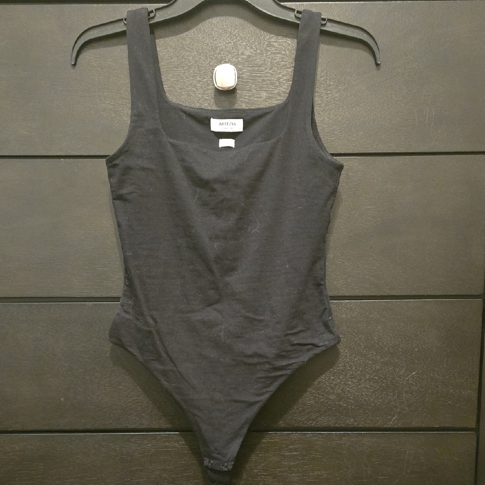 Aritzia Contour Black Top